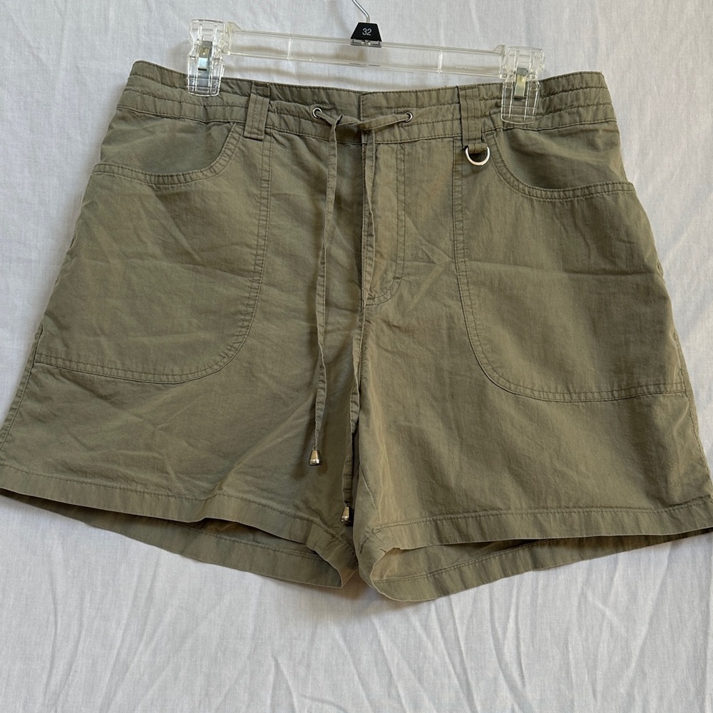 Gloria Vanderbilt khaki shorts Size 12